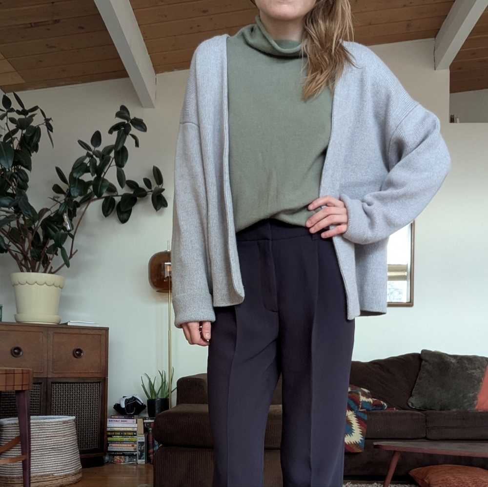 Wilfred 100% Merino Wool Light Gray Knit Cardigan